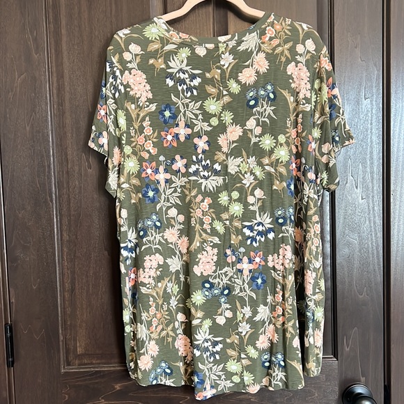 Plus Size Maurices 24/7 Floral Tee Sz 2x - Picture 2 of 4
